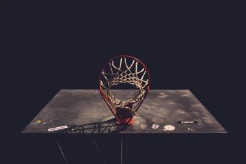 开云体育-当麦迪逊的蓝橙狂潮席卷金州，一场平行世界的东决跨界风暴