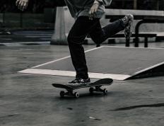 开云平台-王者归来的假象与铁血新秩序的崛起，爱德华兹爆发引领活塞正面击溃湖人