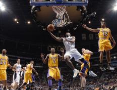 开云APP-血雾迷城，浓眉一掌劈开乱局，灰熊撕咬下的步行者绝境