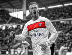 开云体育官网-草地交响与硬地战歌，梅德韦杰夫何以在温网点燃唯一火焰？