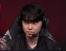 开云官网-FNC横扫100T，Canyon关键团战开团秒人宿命之战小组赛，让粉丝疯狂欢呼