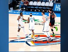 开云体育官网-包含猛龙大胜热火，保持东部前三的词条