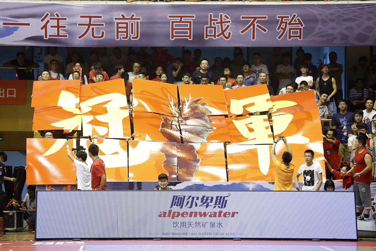开云体育在线-球队积极备战，毫无悬念地取得胜利