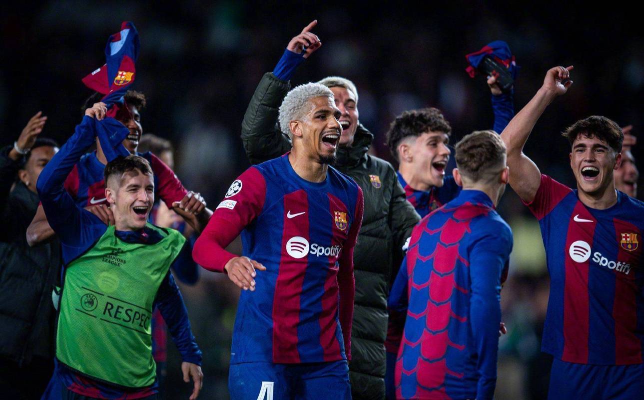 开云体育官网-巴萨迎战强敌，全队拼尽全力抢得胜利