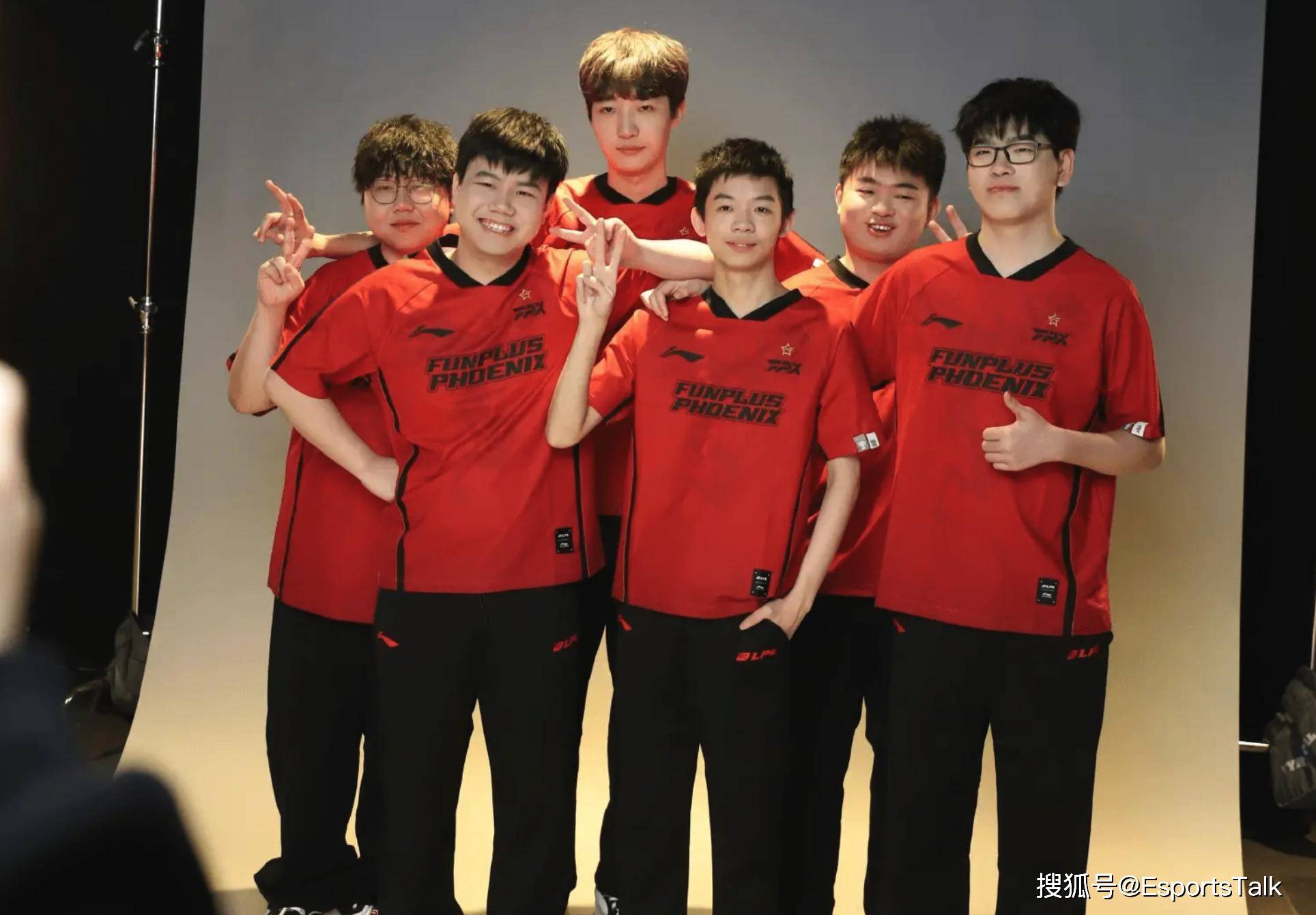 开云体育官方网站-关于100T横扫FPX，Deft团战一打五宿命之战四强赛，技惊四座的信息