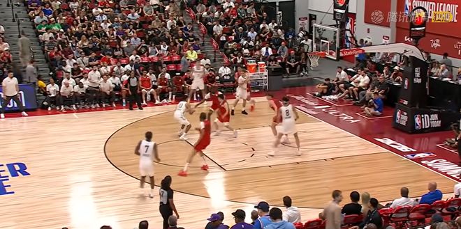 开云体育app-76人队在客场击败公牛队，实现反超