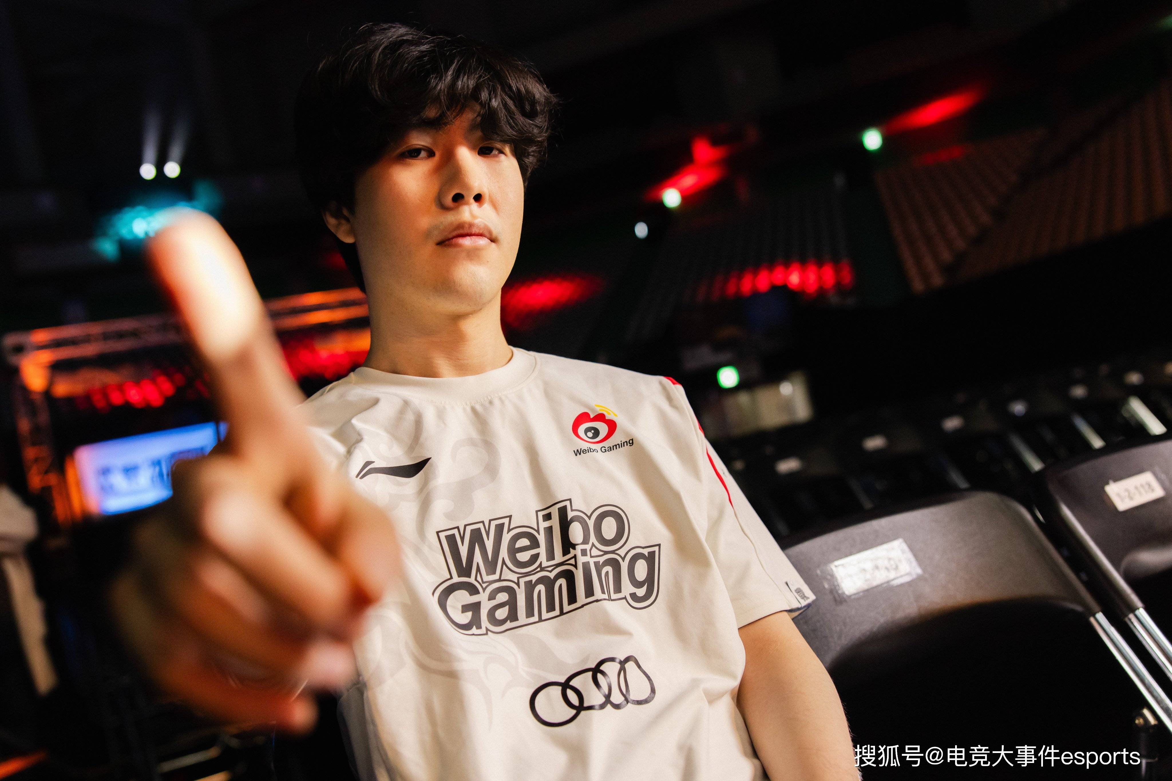 开云APP-BLG横扫WBG,Canyon线上压制力十足顶尖较量八强赛,让粉丝疯狂欢呼的简单介绍