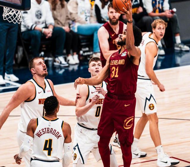 开云官方app入口-火箭大胜掘金,威少砍下三双