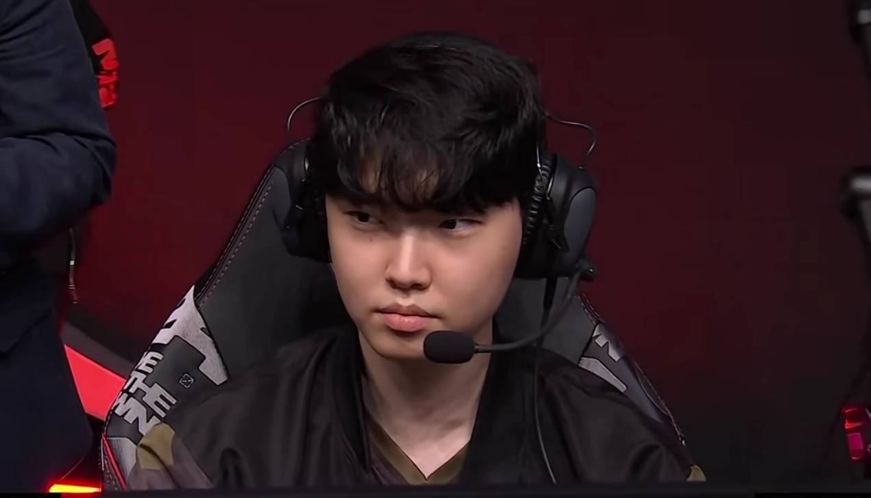 开云官网-FNC横扫100T，Canyon关键团战开团秒人宿命之战小组赛，让粉丝疯狂欢呼