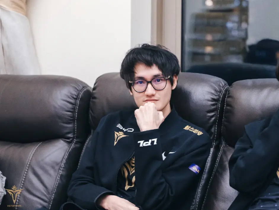 开云体育登录-V5血洗G2，Bin线上压制力十足强强对话小组赛，锁定晋级资格