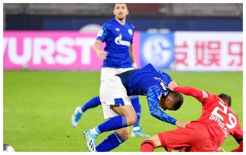 开云体育平台APP-沙尔克客场遭逢阻击,积分榜失势落后