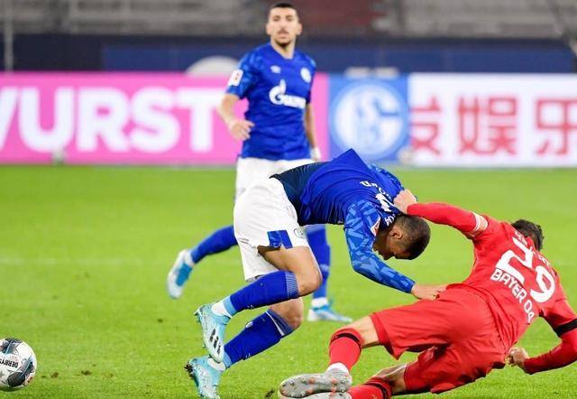 开云体育平台APP-沙尔克客场遭逢阻击,积分榜失势落后