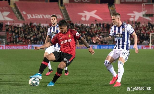 开云体育下载-里昂主帅研究对阵兰斯的比赛战术