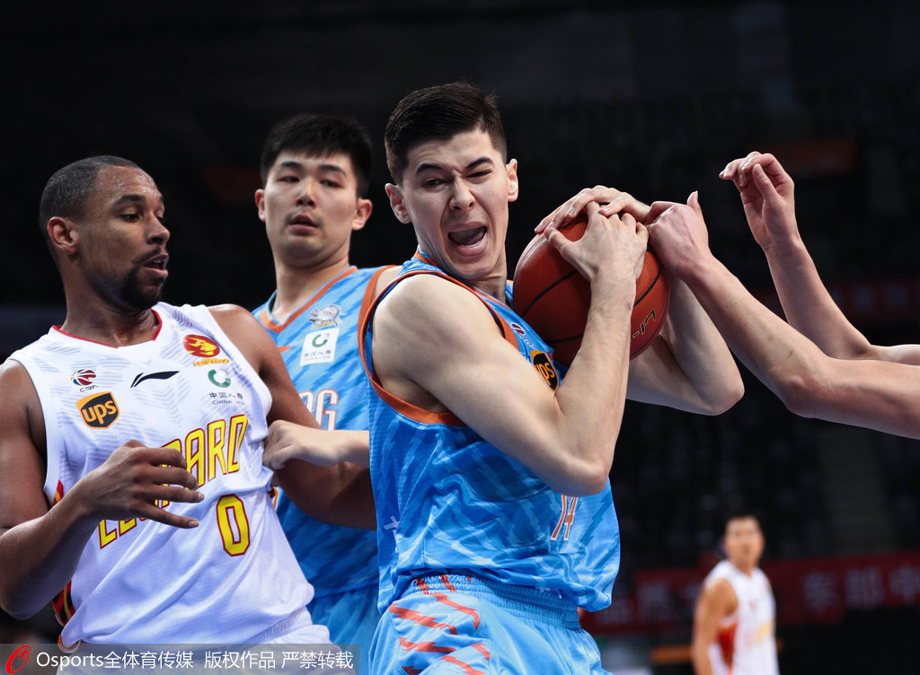 开云体育平台APP-乌迪内斯客场告捷,升级之路依然曲折